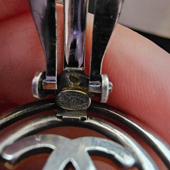 Chanel Vintage Gold Plated CC Silver Round Wheel Clip on Earrings - Picture 3 of 3